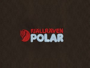 Haft komputerowy przedstawiający logo Fjallraven Polar