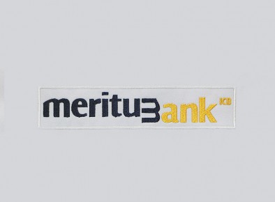 Haft komputerowy przedstawiający logo Meritum Bank