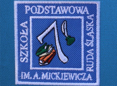 Szkoła Podstawowa nr 7 w Rudzie Śląskiej tarcza szkolna haftowana